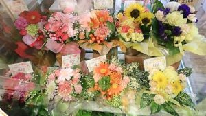 あぼんりーの花フローラナン松山久米店暖色花束